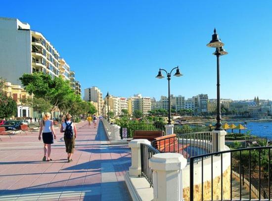 Modern 1Br Apartment In Central St Julian'S San Ġiljan Buitenkant foto